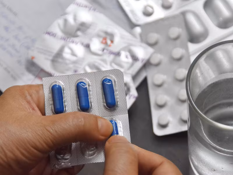 Uống thuốc kháng sinh dễ gây ra tình trạng tiêu chảy kéo dài