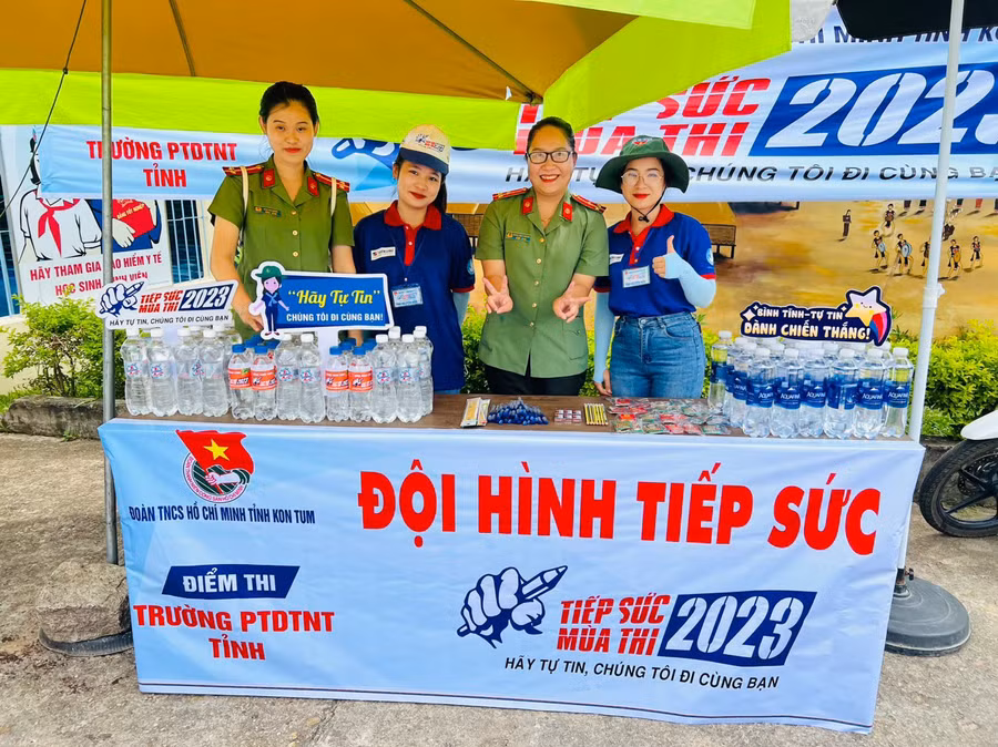 Lượng lượng Công an hỗ trợ 'Tiếp sức mùa thi'.