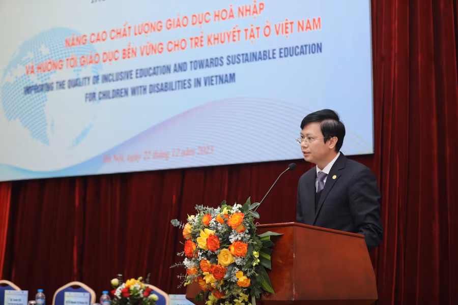 PGS.TS Nguyễn Văn Hiền – Phó Hiệu trưởng Trường ĐH Sư phạm Hà Nội phát biểu khai mạc hội thảo.