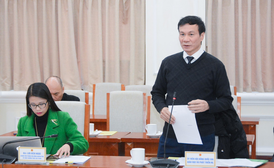 Chuyên gia phát biểu, cho ý kiến tại Phiên họp. Chuyên gia phát biểu, cho ý kiến tại Phiên họp.