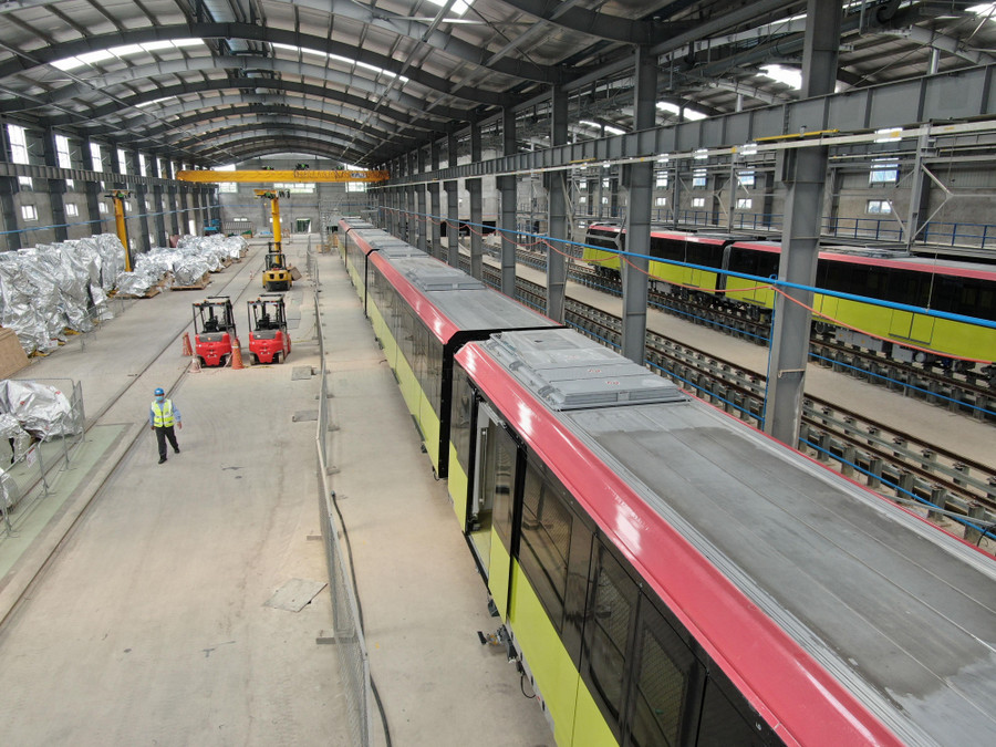 Theo ông Lê Trần Tuấn, Giám đốc điều hành gói thầu Depot CP05, Tổng công ty Xây dựng Hà Nội (HANCORP) cho biết, vướng mắc lớn nhất là phê duyệt giá trị phát sinh. Tổng giá trị hợp đồng gói thầu hơn 600 tỷ đồng, nhưng hiện phát sinh thành 950 tỷ đồng. Theo ông Lê Trần Tuấn, Giám đốc điều hành gói thầu Depot CP05, Tổng công ty Xây dựng Hà Nội (HANCORP) cho biết, vướng mắc lớn nhất là phê duyệt giá trị phát sinh. Tổng giá trị hợp đồng gói thầu hơn 600 tỷ đồng, nhưng hiện phát sinh thành 950 tỷ đồng.