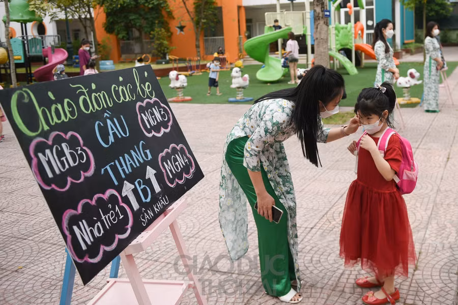 Trò vui, cô mừng trong ngày đầu tiên trẻ mầm non tới trường ảnh 5