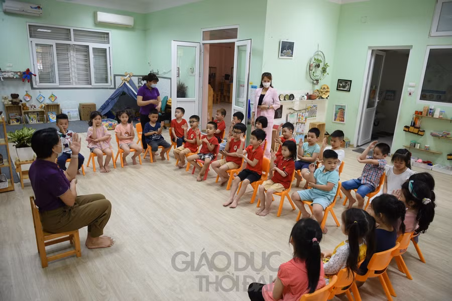 Trong những ngày đầu tiên đến trường, nhà trường luôn giám sát các lớp chặt chẽ, ban giám hiệu nhà trường đi đến dự giờ, kiểm tra bất kỳ.