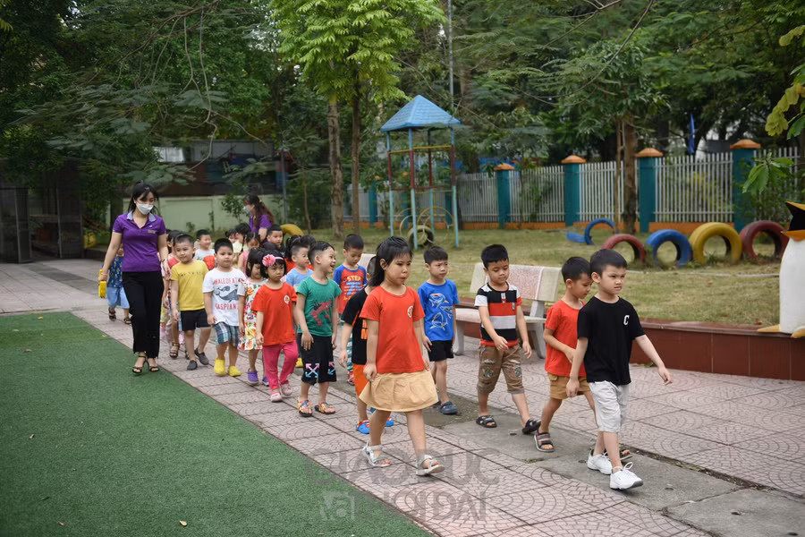 Trò vui, cô mừng trong ngày đầu tiên trẻ mầm non tới trường ảnh 18