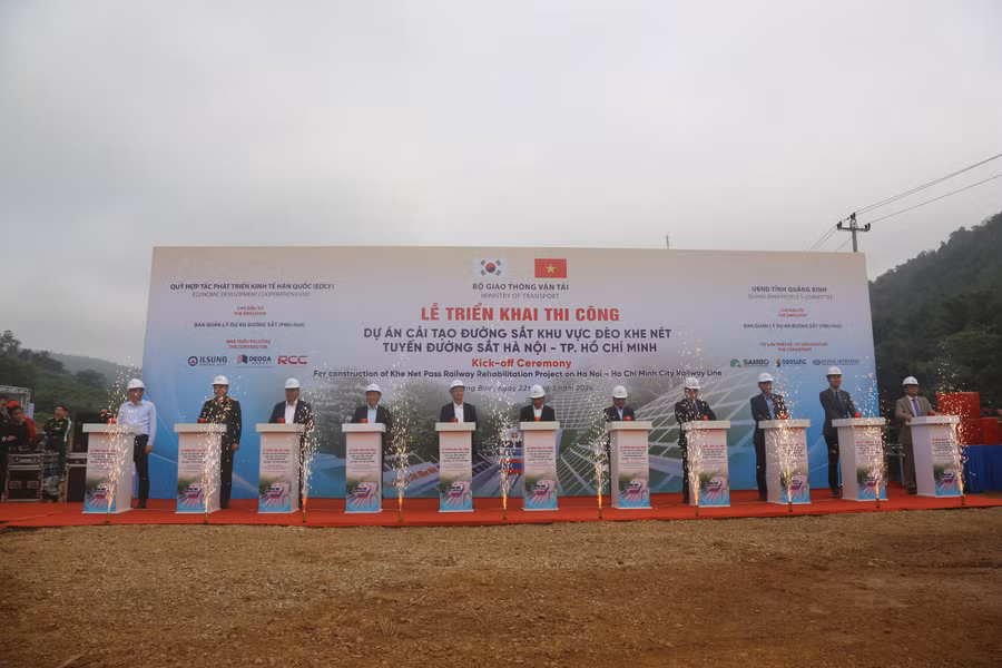 Nghi thức khởi công Dự án cải tạo đường sắt tại Quảng Bình.