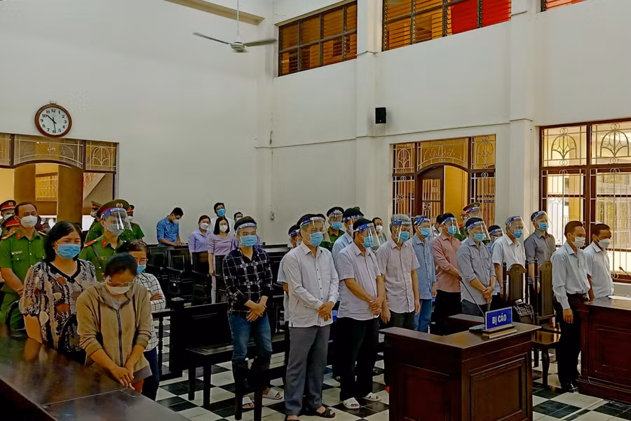 Các bị cáo tại phiên toà xét xử. Ảnh: VOV.