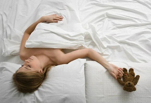 Mẹo giúp bạn ngủ ngon khi trời nóng