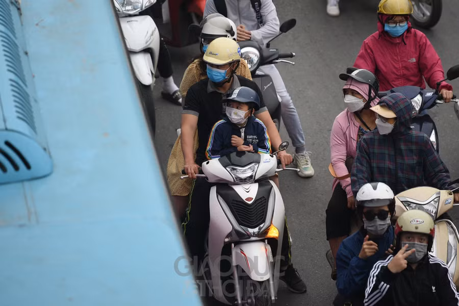 Người dân đổ về Thủ đô sau kỳ nghỉ lễ, nhiều tuyến đường ùn tắc kéo dài ảnh 8