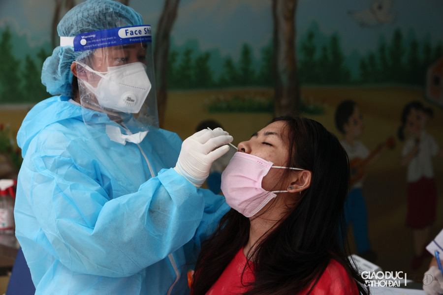 Trước đó, nhằm tăng cường công tác phòng, chống dịch trên địa bàn, ngày 8/9, UBND quận Thanh Xuân đã ban hành Quyết định số 1985/QĐ-UBND về việc thành lập Trạm Y tế lưu động và Quyết định số 1986/QĐ-UBND về việc ban hành Quy chế hoạt động Trạm Y tế lưu động trên 11 phường.