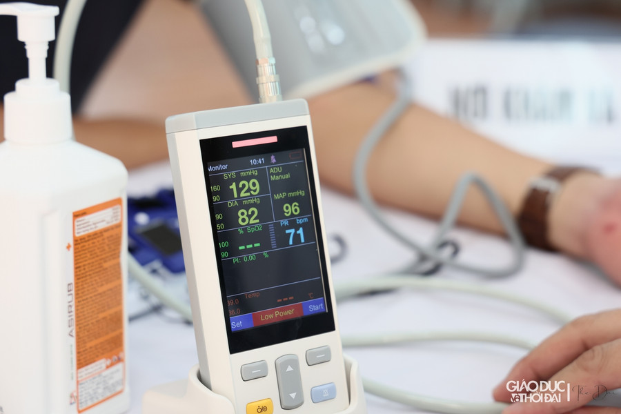 Ngoài ra, Trạm Y tế lưu động còn hỗ trợ công tác xét nghiệm, tiêm chủng và góp phần tuyên truyền, vận động người dân thực hiện các biện pháp phòng chống dịch.