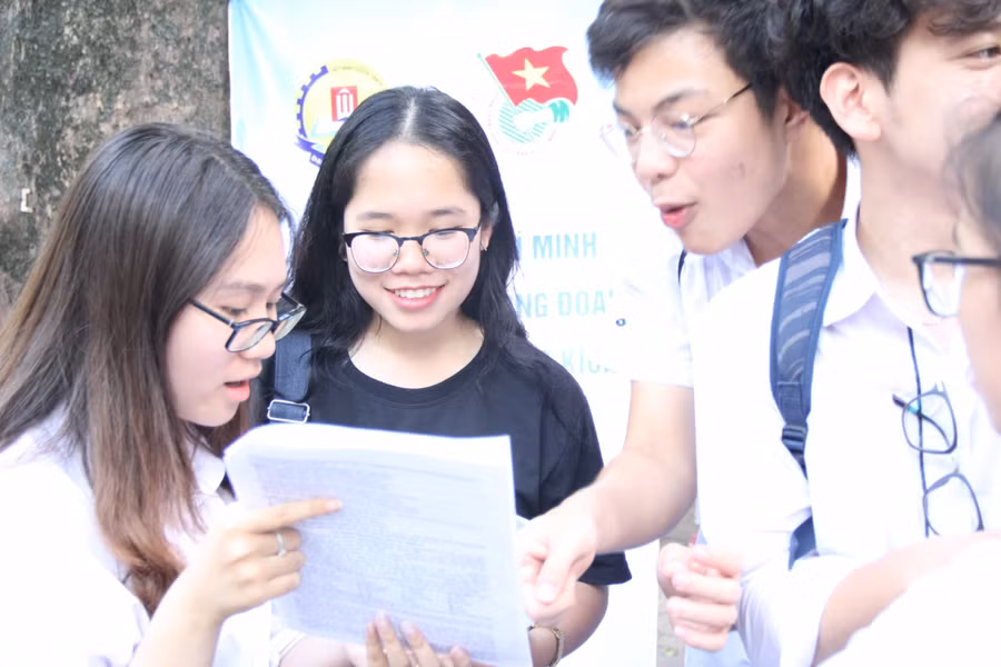 Thí sinh tham dự Kỳ thi THPT quốc gia 2019. Ảnh: Sỹ Điền.