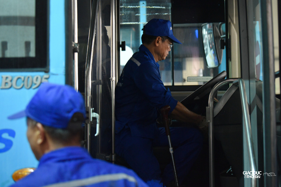 9 đội sẽ tham gia thi thực hành bảo dưỡng định kỳ cấp II, ở định ngạch 48.000km trên cùng 1 chủng loại xe, gồm: thực hành 14 nội dung công việc chính trong nội dung bảo dưỡng cấp II theo quy định nội bộ Tổng công ty và nội dung thi thay thế vật tư (thay toàn bộ các loại lọc theo xe như: lọc gió, lọc dầu máy, lọc tinh nhiên liệu, lọc tách nước khí nén; Thay dầu máy, dầu cầu, dầu số; bổ sung dầu trợ lực lái, dầu côn, dầu phanh; Các vật tư phụ tùng thay thế đột xuất (nếu có). Tổng thời gian thi tối đa là 150 phút.