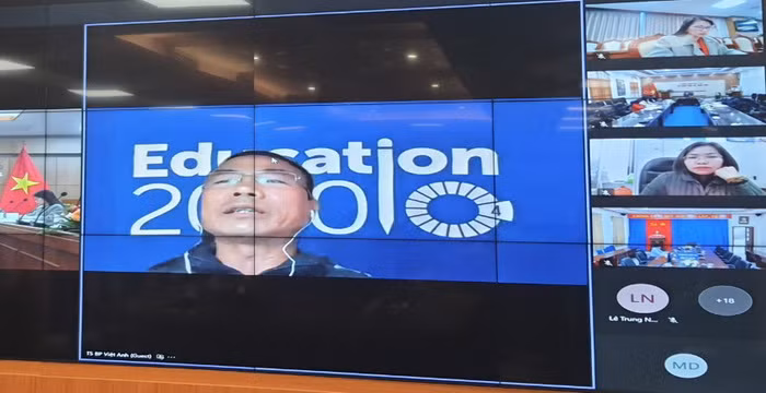 Phiên họp được tổ chức theo hình thức trực tiếp, kết hợp trực tuyến.