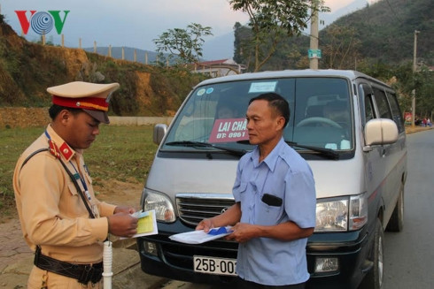 lai châu: tuần đầu ra quân, phát hiện 13 lái xe dương tính với ma túy hình 2 lai chau: tuan dau ra quan, phat hien 13 lai xe duong tinh voi ma tuy hinh 2
