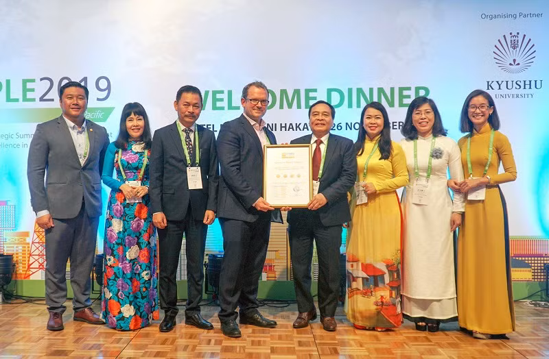 Trường ĐH Nguyễn Tất Thành đón nhận QS Stars 4.