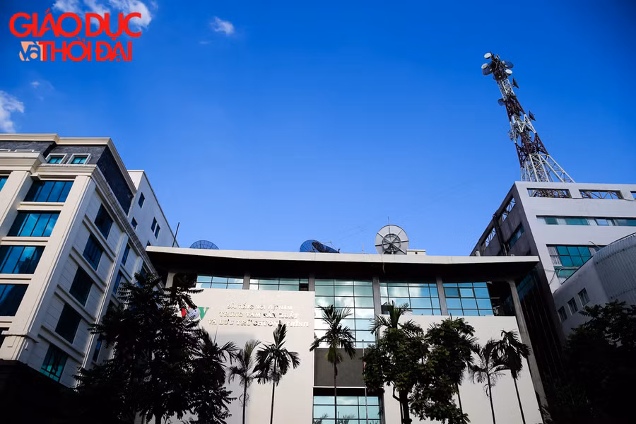 Dự báo nền nhiệt độ tại Hà Nội ngày hôm nay đạt ngưỡng gần 40 độ C, nhưng thực tế ngoài đường thì nhiệt độ lên tới 44- 46độ C