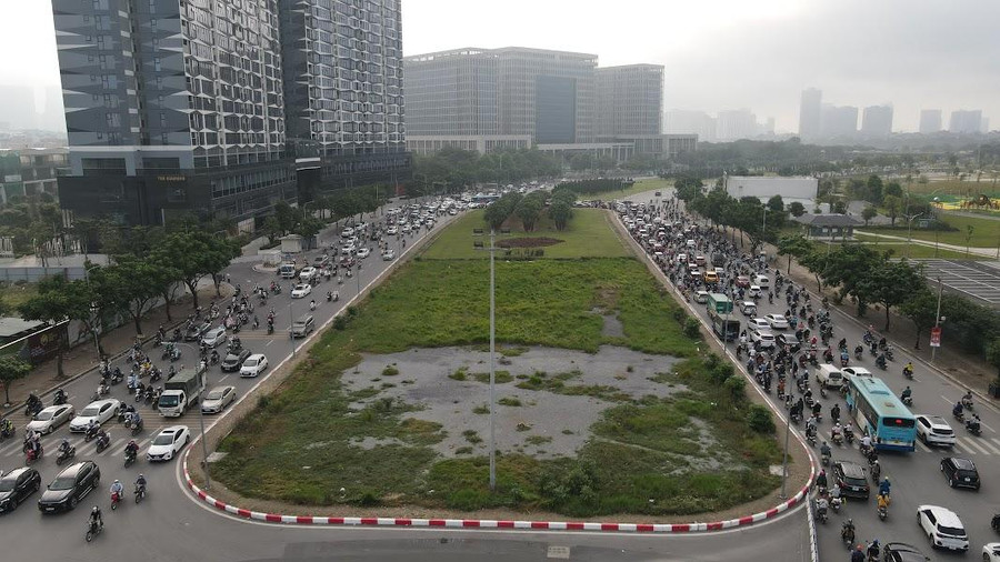 Giao thông tại tuyến đường tăng nhanh vào những giờ cao điểm. Giao thông tại tuyến đường tăng nhanh vào những giờ cao điểm.
