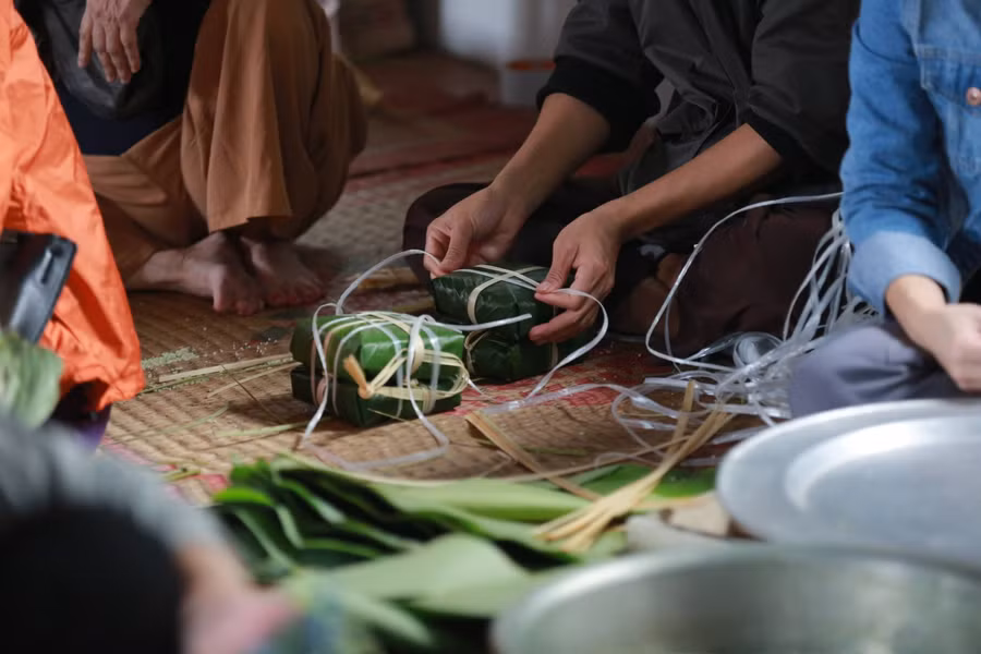 Người dân Thủ đô gói 10.000 bánh chưng chay gửi vào miền Trung ảnh 6