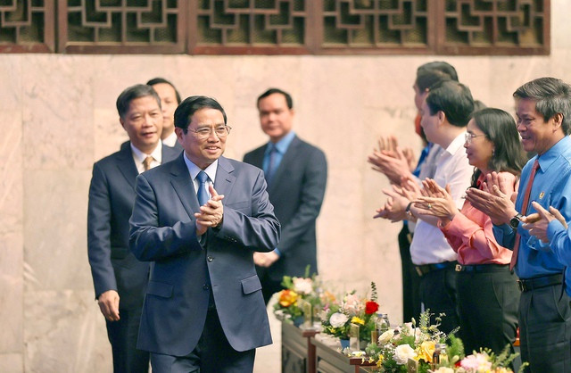Theo Thủ tướng, giai cấp công nhân Việt Nam không ngừng phát triển, lớn mạnh; ngày càng năng động, chủ động hơn trong sản xuất kinh doanh; tiếp tục khẳng định và phát huy vai trò nòng cốt trong phát triển kinh tế-xã hội - Ảnh: VGP/Nhật Bắc Theo Thủ tướng, giai cấp công nhân Việt Nam không ngừng phát triển, lớn mạnh; ngày càng năng động, chủ động hơn trong sản xuất kinh doanh; tiếp tục khẳng định và phát huy vai trò nòng cốt trong phát triển kinh tế-xã hội - Ảnh: VGP/Nhật Bắc