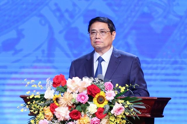 Thay mặt lãnh đạo Đảng, Nhà nước, Thủ tướng nhiệt liệt biểu dương, ghi nhận và chúc mừng những thành tích mà tổ chức công đoàn, công nhân lao động cả nước đạt được trong những năm qua, góp phần quan trọng vào thành tựu phát triển chung của đất nước - Ảnh: VGP/Nhật Bắc Thay mặt lãnh đạo Đảng, Nhà nước, Thủ tướng nhiệt liệt biểu dương, ghi nhận và chúc mừng những thành tích mà tổ chức công đoàn, công nhân lao động cả nước đạt được trong những năm qua, góp phần quan trọng vào thành tựu phát triển chung của đất nước - Ảnh: VGP/Nhật Bắc