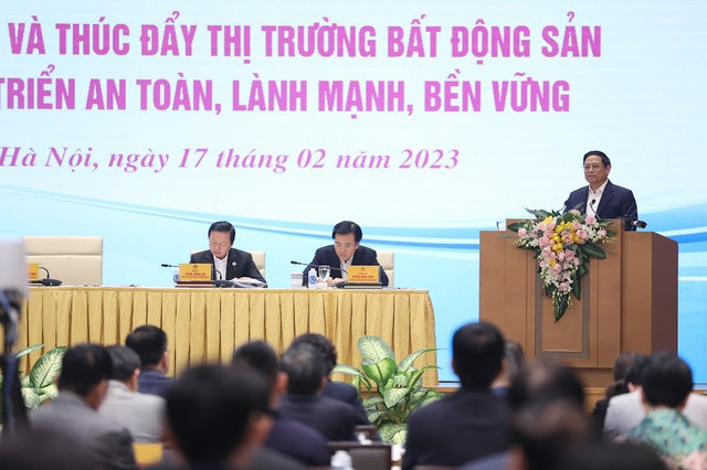 Phát biểu khai mạc Hội nghị, Thủ tướng đề nghị các đại biểu đánh giá khách quan, trung thực tình hình thị trường bất động sản, phân tích kỹ nguyên nhân, nhất là nguyên nhân chủ quan, từ đó đưa ra mục tiêu, quan điểm điều hành, nhiệm vụ, giải pháp, tổ chức thực hiện bảo đảm khả thi, hiệu quả... - Ảnh: VGP/Nhật Bắc Phát biểu khai mạc Hội nghị, Thủ tướng đề nghị các đại biểu đánh giá khách quan, trung thực tình hình thị trường bất động sản, phân tích kỹ nguyên nhân, nhất là nguyên nhân chủ quan, từ đó đưa ra mục tiêu, quan điểm điều hành, nhiệm vụ, giải pháp, tổ chức thực hiện bảo đảm khả thi, hiệu quả... - Ảnh: VGP/Nhật Bắc