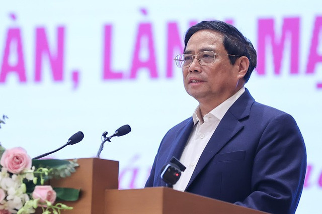 Thủ tướng nhấn mạnh mặc dù còn nhiều khó khăn nhưng "Chúng ta không hoang mang, dao động, lo sợ trước mọi khó khăn, thách thức, biến động nhưng đồng thời cũng không say sưa trước những thắng lợi, không lơ là, chủ quan khi tình hình thuận lợi hơn, không đánh mất thời cơ" - Ảnh: VGP/Nhật Bắc Thủ tướng nhấn mạnh mặc dù còn nhiều khó khăn nhưng "Chúng ta không hoang mang, dao động, lo sợ trước mọi khó khăn, thách thức, biến động nhưng đồng thời cũng không say sưa trước những thắng lợi, không lơ là, chủ quan khi tình hình thuận lợi hơn, không đánh mất thời cơ" - Ảnh: VGP/Nhật Bắc