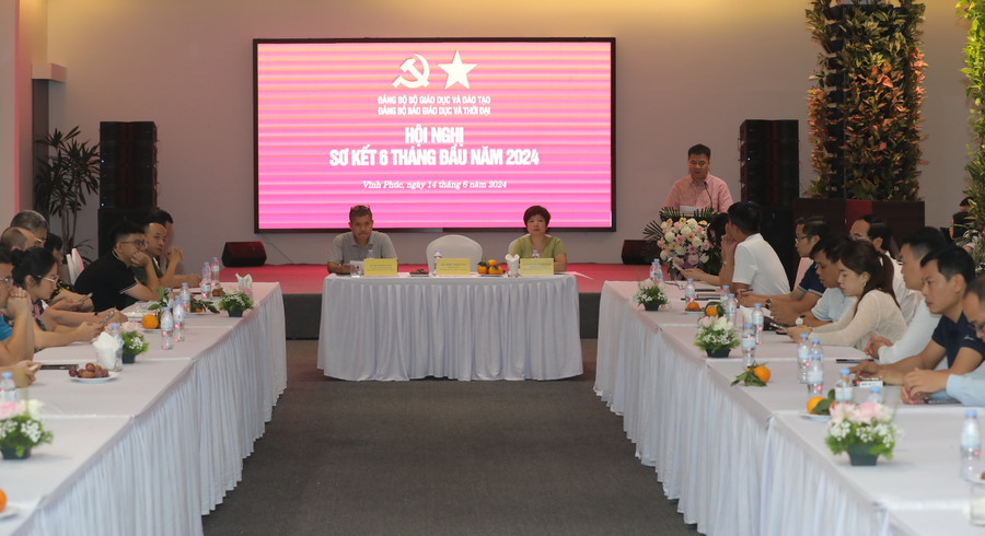 Toàn cảnh hội nghị.