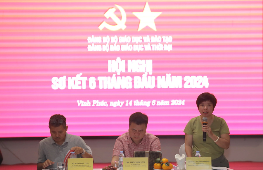 Đoàn Chủ tịch điều hành Hội nghị.