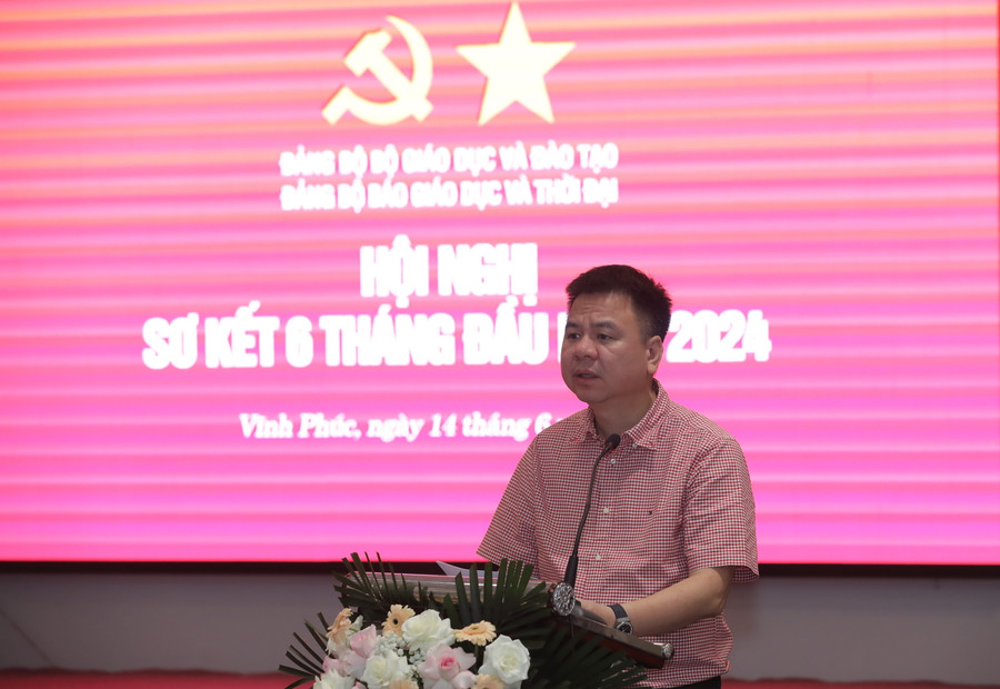 Nhà báo Triệu Ngọc Lâm – Bí thư Đảng ủy, Tổng biên tập Báo Giáo dục và Thời đại phát biểu tại Hội nghị.