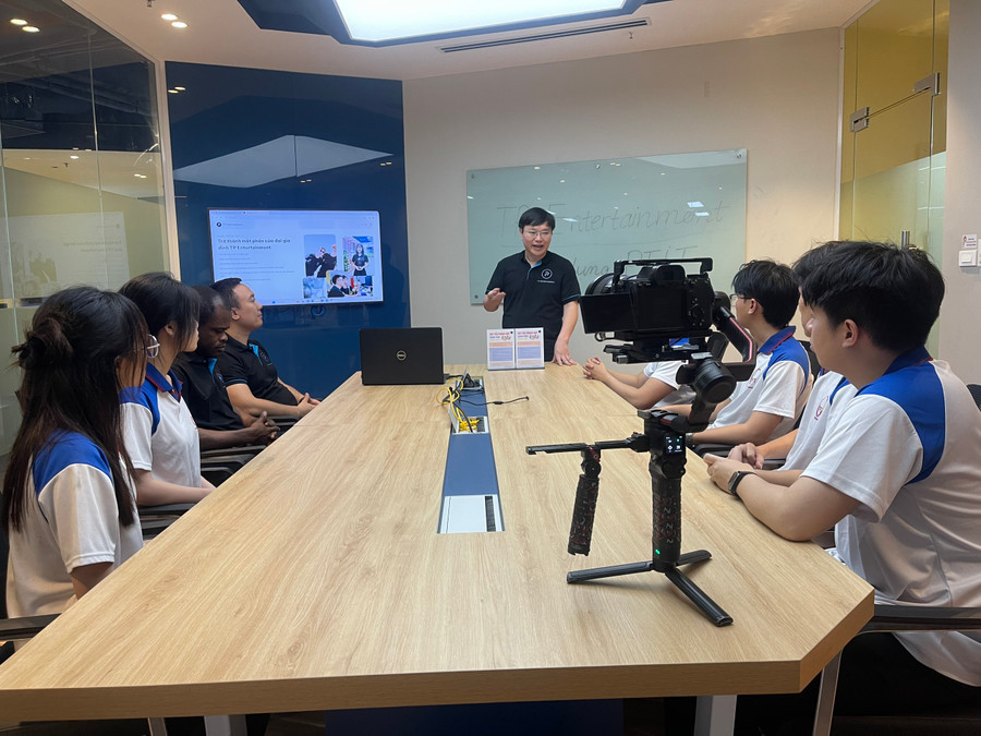 Theo chuyên gia dự đoán điểm chuẩn chương trình Cử nhân Quan hệ Công chúng từ 24 điểm cho tổ hợp 3 môn xét tuyển.