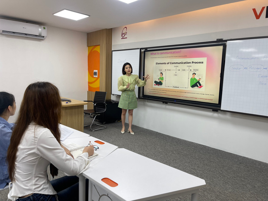 Theo chuyên gia dự đoán điểm chuẩn chương trình Cử nhân Quan hệ Công chúng từ 24 điểm cho tổ hợp 3 môn xét tuyển.