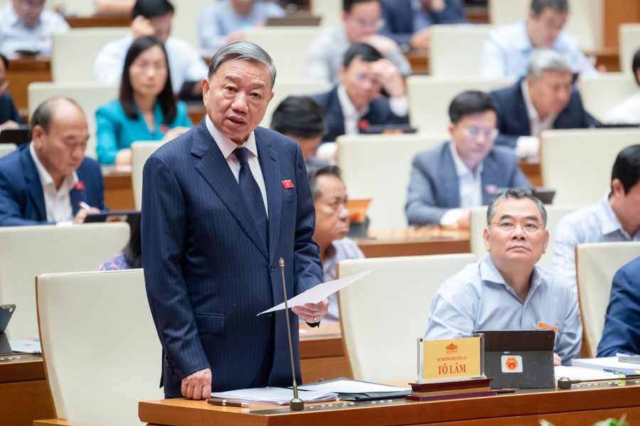 Bộ trưởng Bộ Công an - Tô Lâm trả lời chất vấn tại Quốc hội, chiều 7/11. Bộ trưởng Bộ Công an - Tô Lâm trả lời chất vấn tại Quốc hội, chiều 7/11.