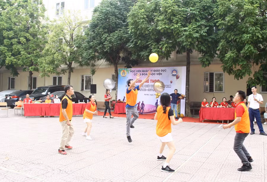 Ở nội dung bóng chuyền hơi, các vận động viên đã cống hiến cho khán giả nhiều pha bóng đẹp mắt.