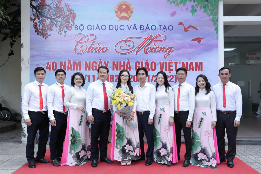 Các ca sĩ, diễn viên không chuyên tự tin sau khi hoàn thành phần dự thi của mình. Các ca sĩ, diễn viên không chuyên tự tin sau khi hoàn thành phần dự thi của mình.