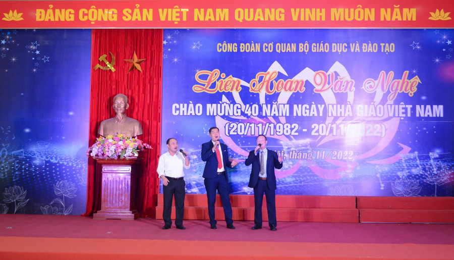 Đa dạng các tiết mục văn nghệ tham dự Liên hoan. Đa dạng các tiết mục văn nghệ tham dự Liên hoan.