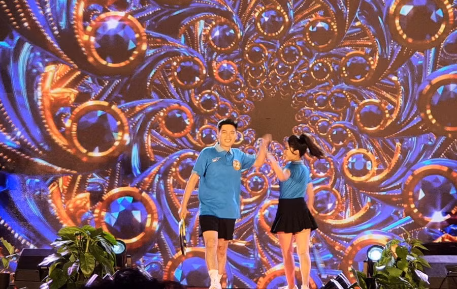 Thí sinh trình diễn trang phục thời trang thể thao.