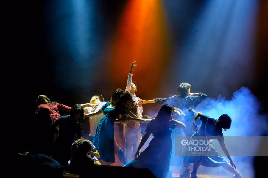 Mãn nhãn buổi nhạc kịch được đầu tư công phu của học sinh Hà Nội- Amsterdam ảnh 9