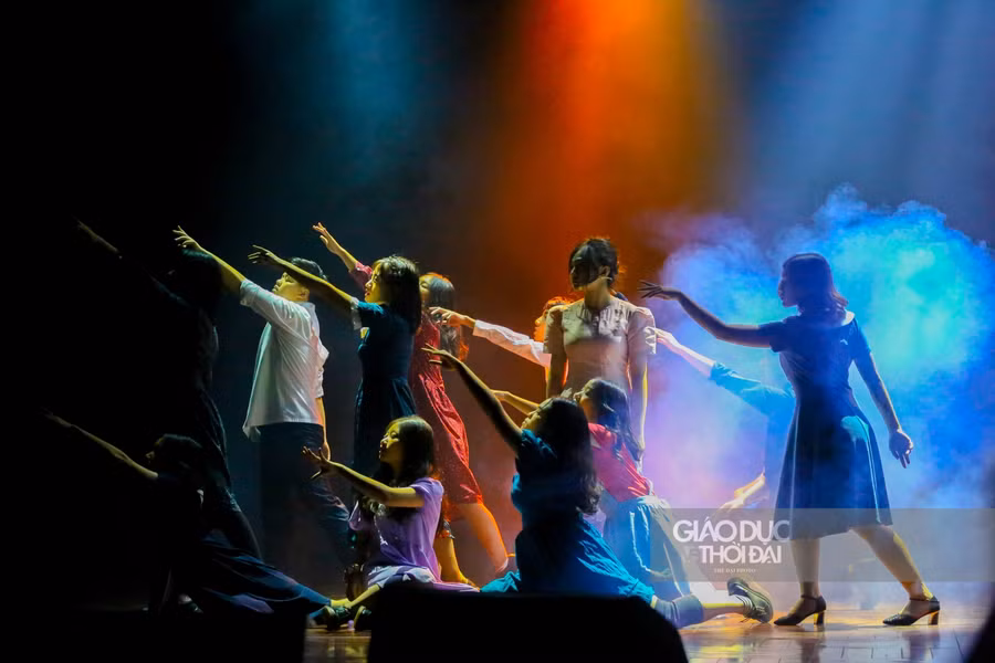 Mãn nhãn buổi nhạc kịch được đầu tư công phu của học sinh Hà Nội- Amsterdam ảnh 11