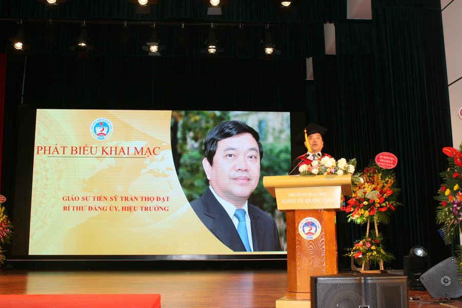 GS.TS Trần Thọ Đạt, hiệu trưởng Trường ĐH KTQD, phát biểu tại buổi lễ