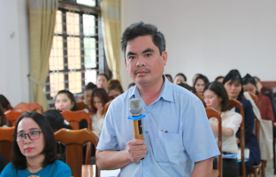 Ông Hồ Sỹ Thái đề xuất việc thực hiện các chế độ chính sách liên quan. Ông Hồ Sỹ Thái đề xuất việc thực hiện các chế độ chính sách liên quan.