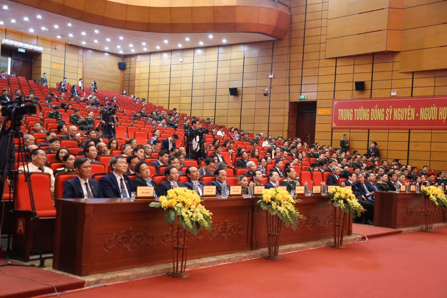 Các lãnh đạo Trung ương và các tỉnh tham dự Lễ kỷ niệm 100 năm ngày sinh Trung tướng Đồng Sỹ Nguyên.