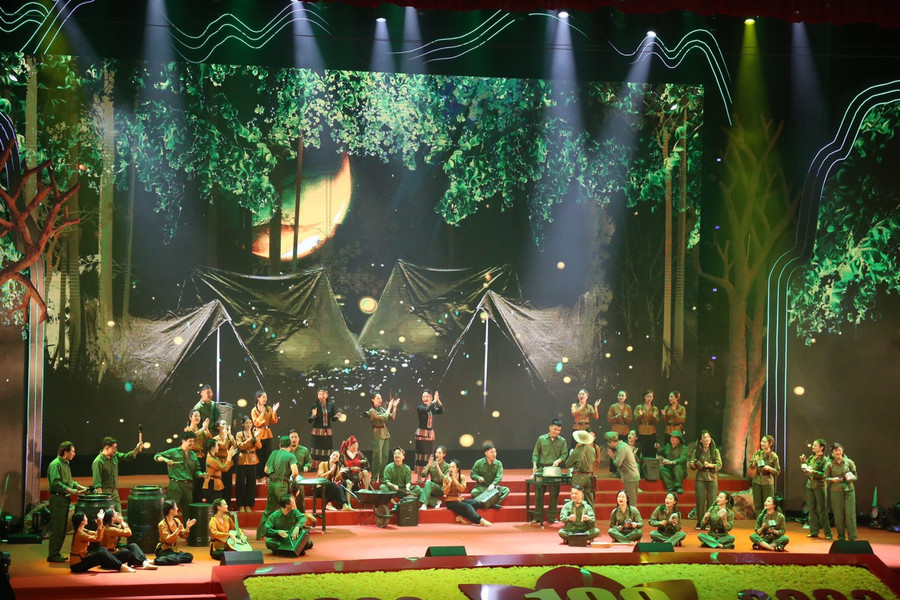 Chương trình nghệ thuật khắc họa về cuộc đời, sự nghiệp của Trung tướng Đồng Sỹ Nguyên.