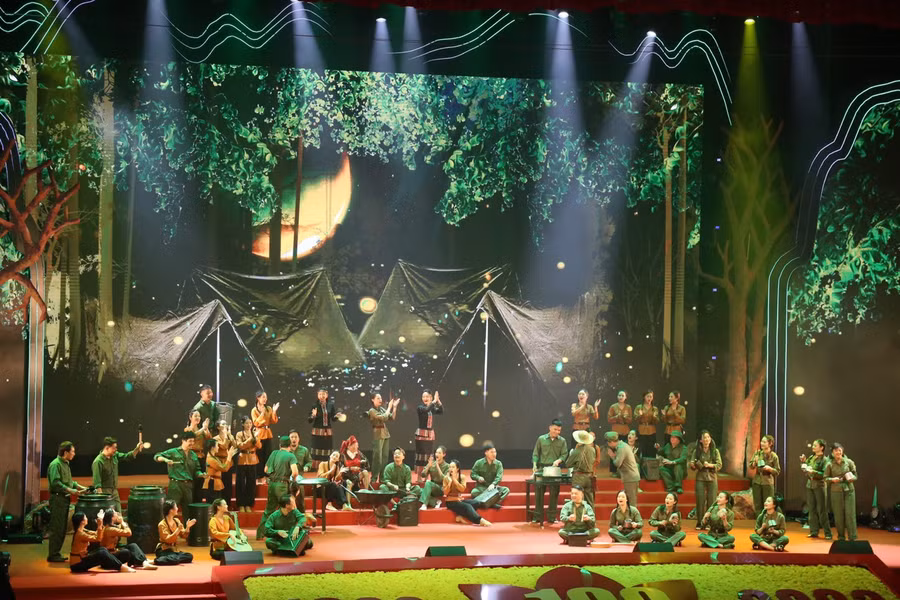 Chương trình nghệ thuật khắc họa về cuộc đời, sự nghiệp của Trung tướng Đồng Sỹ Nguyên.