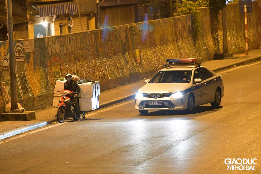 Lực lượng chức năng trong tối ngày hôm qua đã đi nhắc nhở các tiểu thương.