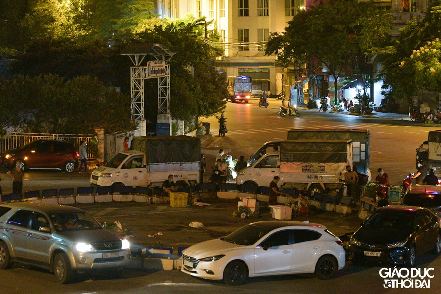 Bất cứ khu vực trống nào cũng có thể trở thành một gian hàng nhỏ.