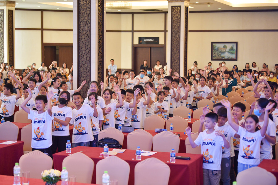 Cuộc thi không chỉ là nơi các em học sinh tăng cường khả năng nghe, nói, đọc, viết bằng Tiếng Anh, tại đây các em còn được tham gia vào các trò chơi giúp phản xạ về Tiếng Anh của các em được tốt hơn.