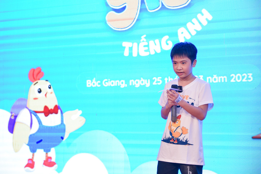 Tại vòng thi nói, các bạn thí sinh đều rất tự tin bộc lộ khả năng Tiếng Anh của bản thân.