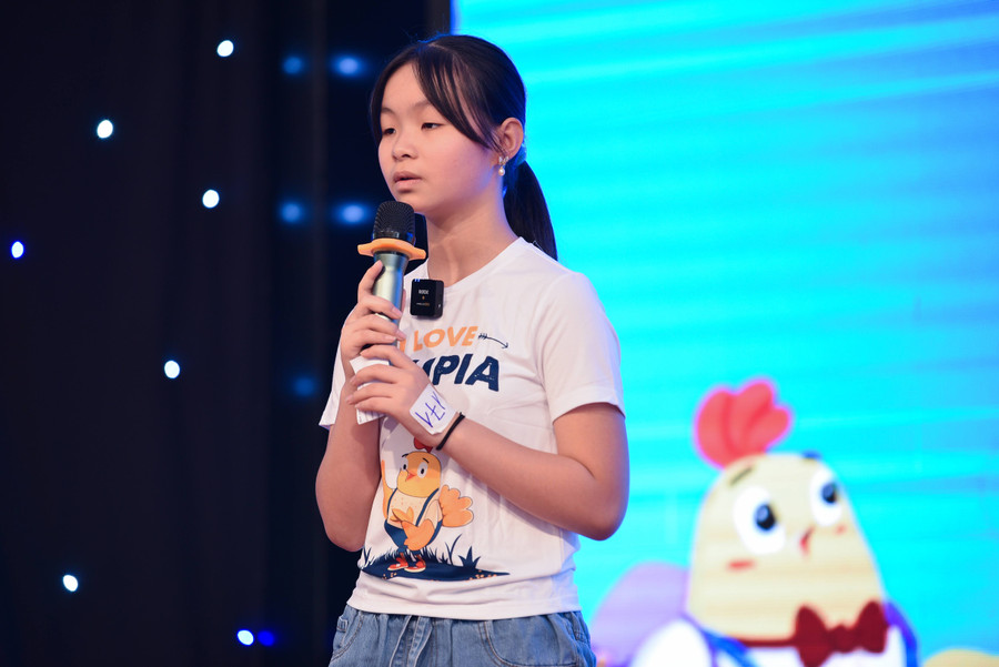 Tại vòng thi nói, các bạn thí sinh đều rất tự tin bộc lộ khả năng Tiếng Anh của bản thân.