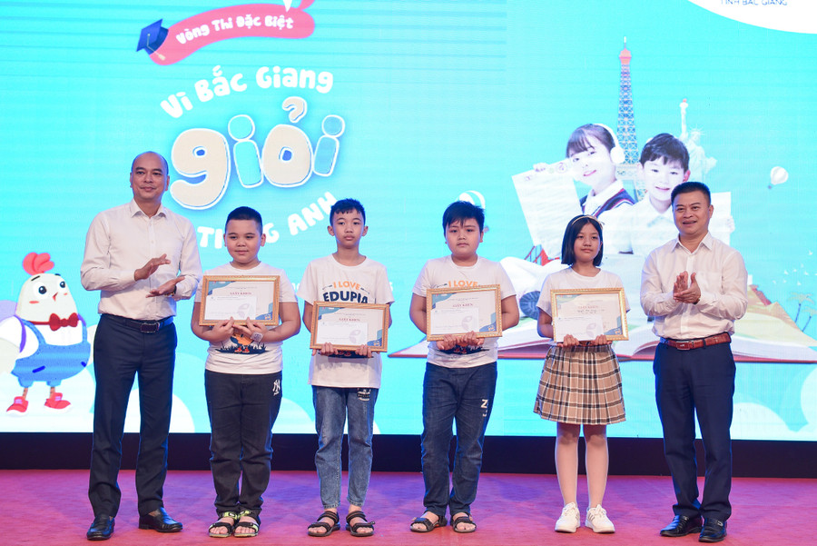 Các thí sinh giành các giải của cuộc thi.