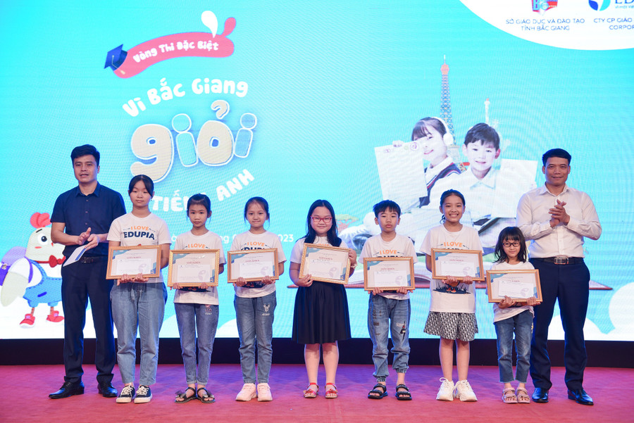 Các thí sinh giành các giải của cuộc thi.